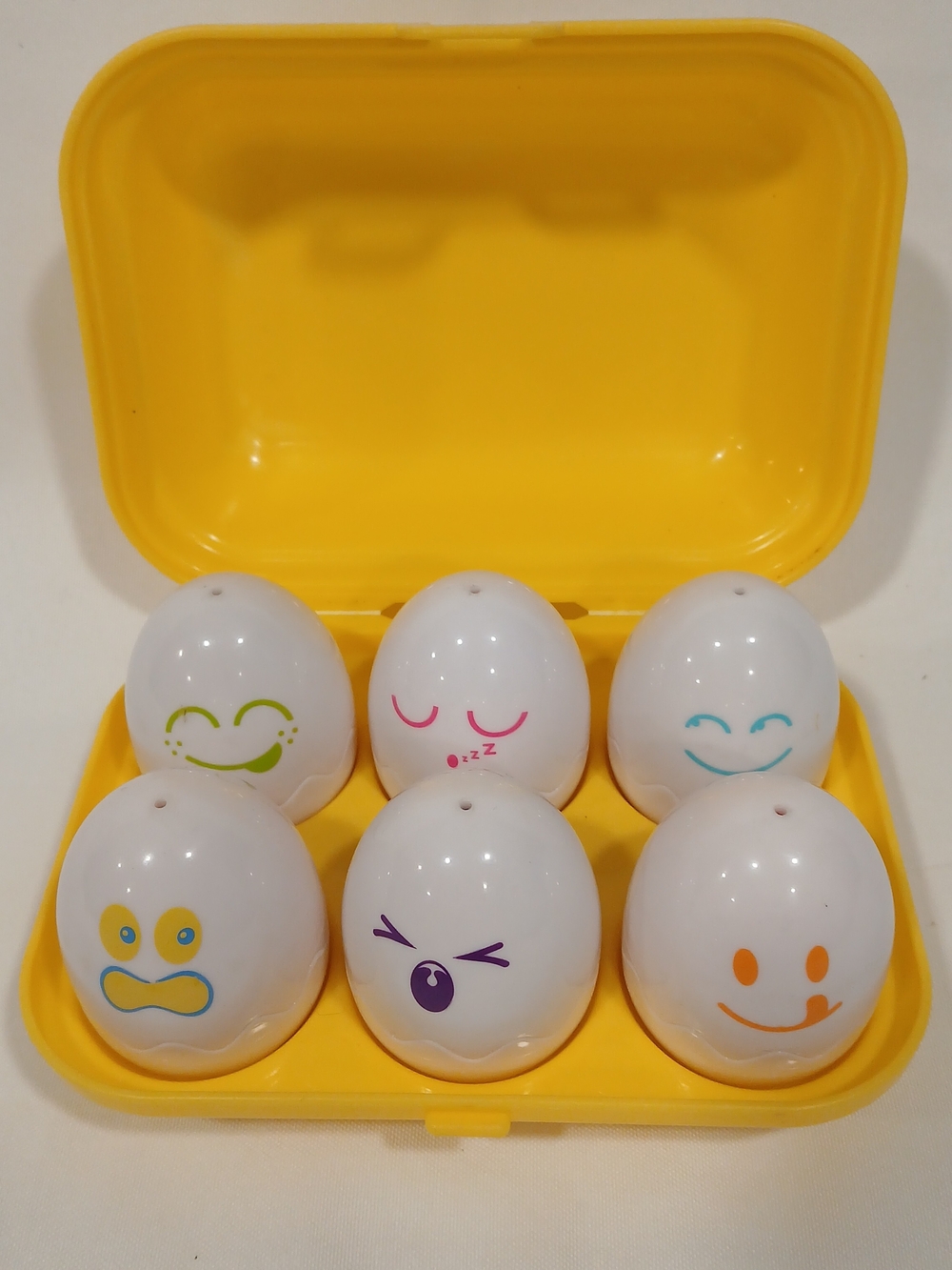 Vintage 1993 Tomy Hide & Squeak Eggs Shape Color Sorting with Chicks Inside Toy